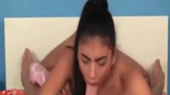 Latina Experta Mamando Polla Hace Una Buena Mamada A Su Profesor